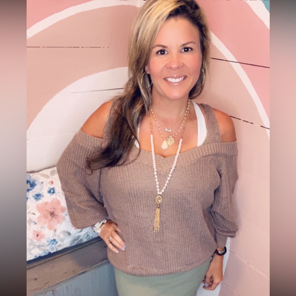 Boutique Brand Cold Shoulder Sweetheart Neck Line Cable Knit Sweater 💗